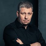 Дмитрий Литвиненко, режиссер и сценарист сериала «Дайте шоу», говорит о стремлении показать персонажей в моменты провалов и наблюдать за их дальнейшим развитием.