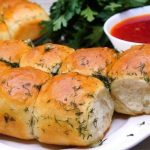 Рецепт пампушек с чесноком для борща в духовке