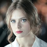 Различия в макияже на показе Giorgio Armani осень-зима 2016.