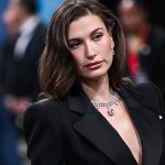 Неудачные образы на Met Gala 2025: Хейли Бибер, Энн Хэтэуэй, Шакира и компания.