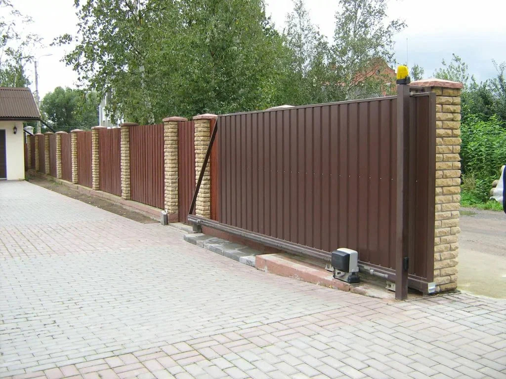 Откатные ворота: комфорт, безопасность и актуальный дизайн.