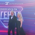 Шаман выступил с песней «Прямо по сердцу» на премии «Муз-ТВ».