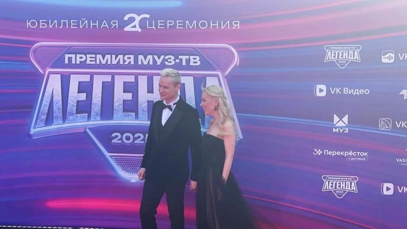 Шаман выступил с песней «Прямо по сердцу» на премии «Муз-ТВ».