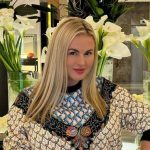 Семенович покинула Россию с иностранным мужем.