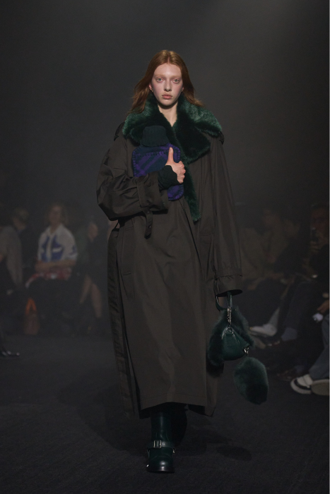 Новая коллекция Burberry осени и зимы 2023 года
