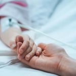 В России испытали новый способ борьбы с детской онкологией.