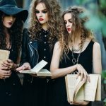 Выпускная коллекция Романа Зимогорского: бигуди, зубы и отсылки к Барбаре Крюгер
