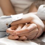 Родившись в одной больнице с разницей всего в два часа, они спустя 27 лет сыграли свадьбу.