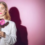 Почему общество до сих пор жалеет одиноких женщин?