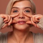 Как выглядеть моложе: 7 секретов антивозрастного макияжа