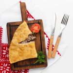 Простой мясной пирог из слоеного теста: готовим за 40 минут без лишних хлопот