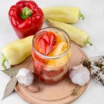 Как приготовить горький перец на зиму: два способа маринования в банках