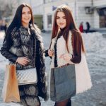 Любимые сумки королевских особ: Chanel Камиллы и Longchamp Меган