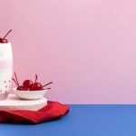 Розовый йогурт – новый осенний тренд: как носить этот цвет в 2025 году