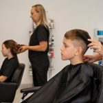 Дети сами подстригли волосы