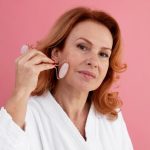 Как избавиться от прыщей в 40 лет: причины и решения.
