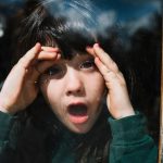 Как перестать стесняться: советы по преодолению застенчивости и страха показаться нелепым