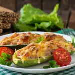 Фарш, запечённый под салатной корочкой: простой рецепт