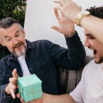 Как деликатно намекнуть мужчине о желании получить подарок