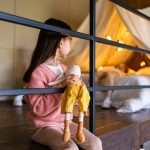 Сватья не отходит от квартиры, где живет с сыном, женой и внуком