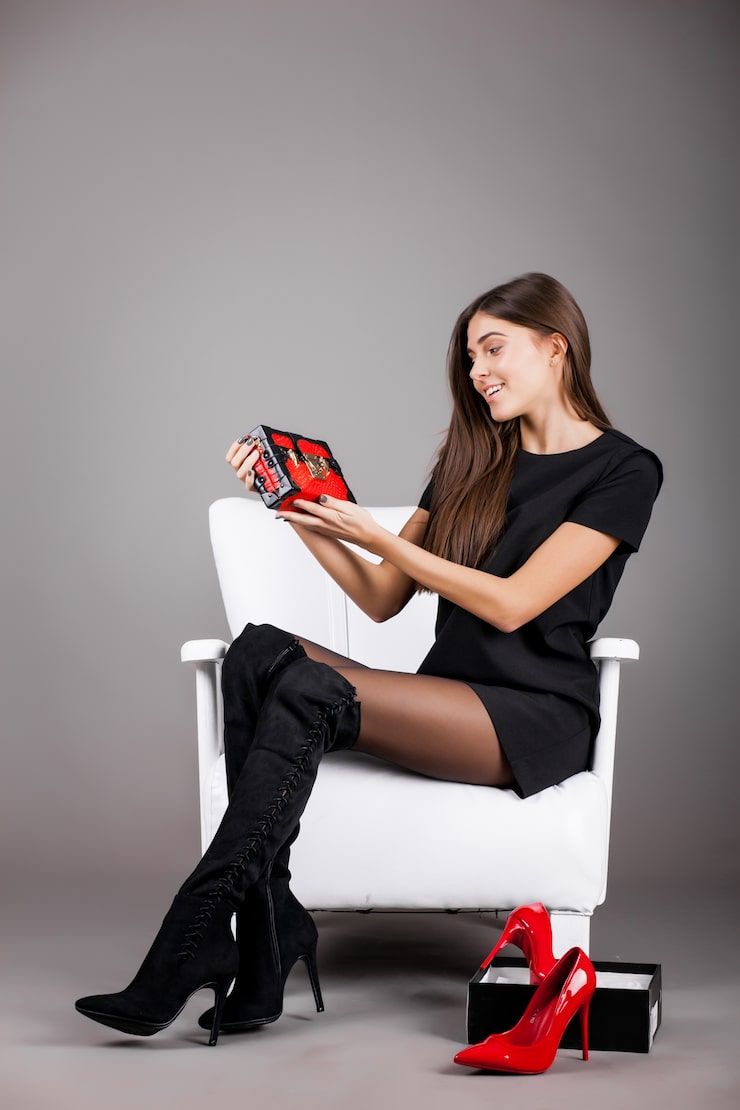 Как поколение Z снова делает выбор Louboutin: возвращение красной подошвы