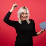 Как знаменитости принимают свою седину и почему им это подходит