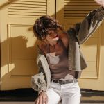 Как стильно носить объемный кардиган: советы и сочетания