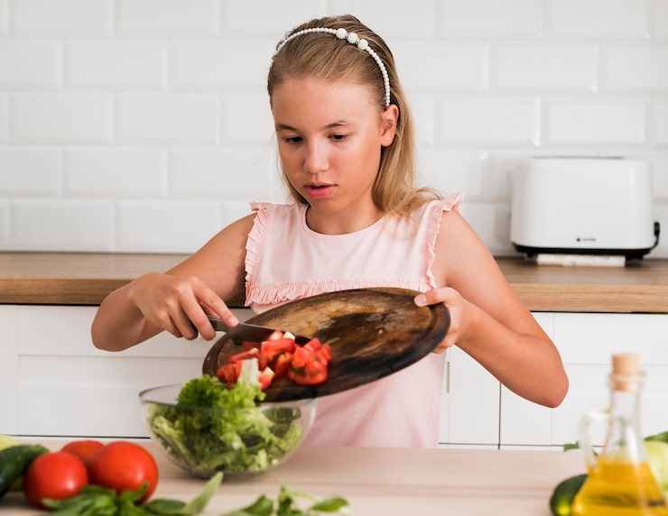 Мария Кравцова рассказала, каких 5 продуктов стоит исключить из детского питания