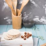 Неиспользуемые кухонные принадлежности, которые займут больше места в кладовой.