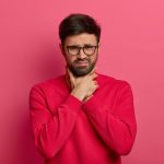 Шесть возможных причин боли в горле, помимо ангины