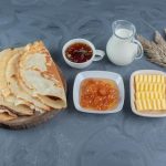 Экономичные хлебные лепешки: рецепт с мукой, молоком и луком