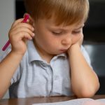 Как ребенок начинает реагировать на имя: нормы развития и возможные причины отсутствия реакции
