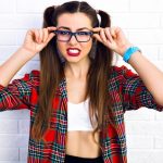 Трендовые очки с Недели моды: 5 моделей, которые украсят любой образ