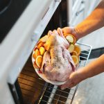 Как запечь курицу в духовке: простой и вкусный рецепт