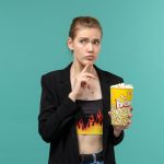 Опасное вещество обнаружено в попкорне и электронных сигаретах
