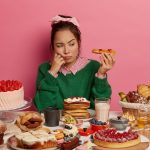 Продукты, провоцирующие депрессию, тревогу и стресс: что в них общего?