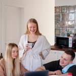 Муж отказывается жить с матерью, но переехать пока не представляется возможным.
