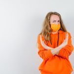 COVID-19 может распространяться при громкой речи: новое исследование