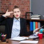 Повышение по службе требует более чем просто хороших профессиональных навыков и результатах работы. Многие из тех, кто стремится к более высоким должностям в своей организации, делают ряд простых ошибок, которые могут стоить им повышения на работу.