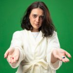 Иммунолог развеяла мифы о чихании: что на самом деле происходит с нашим телом