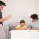 Отец поделился с сыном важным жизненным опытом.