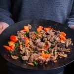 Говядина, тушеная с черносливом: рецепт вкусного и сытного блюда