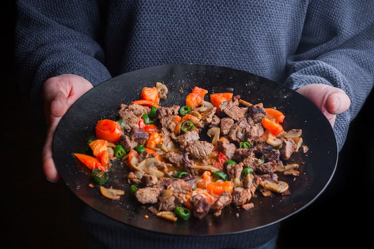 Говядина, тушеная с черносливом: рецепт вкусного и сытного блюда
