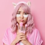 Лохматые брови — новый тренд: как носят Чарли XCX, Gabbriette и Дева Кассель