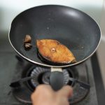 Минтай в капустном конверте: новый способ приготовления делает рыбу сочнее