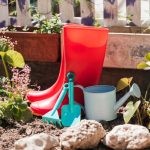 Как дать вторую жизнь старым ПВХ трубам на даче: 10 полезных идей