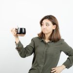 Почему после кофе возникает дискомфорт в животе: объяснение от Роспотребнадзора