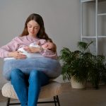 Как изменилось поведение матерей после родов и почему это может беспокоить близких