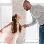 Отец не смог сдержать эмоций на свадьбе дочери