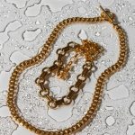 Цепочки с подвесками: новый тренд в аксессуарах